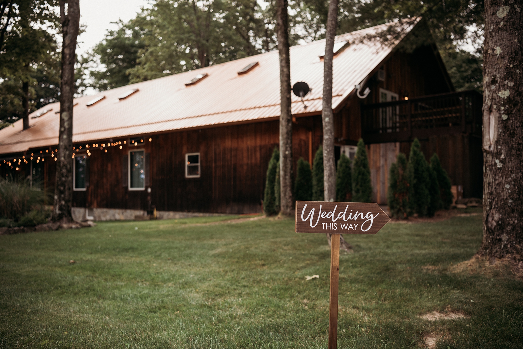 The Grand Barn Wedding at the Mohicans